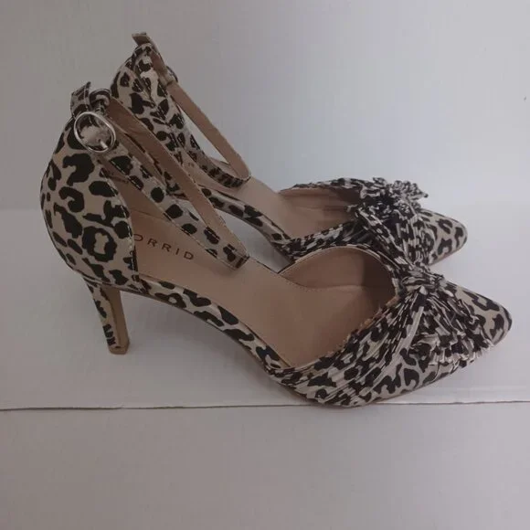 TORRID SATIN BOW LEOPARD PUMP SHOES - Picture 6 of 14